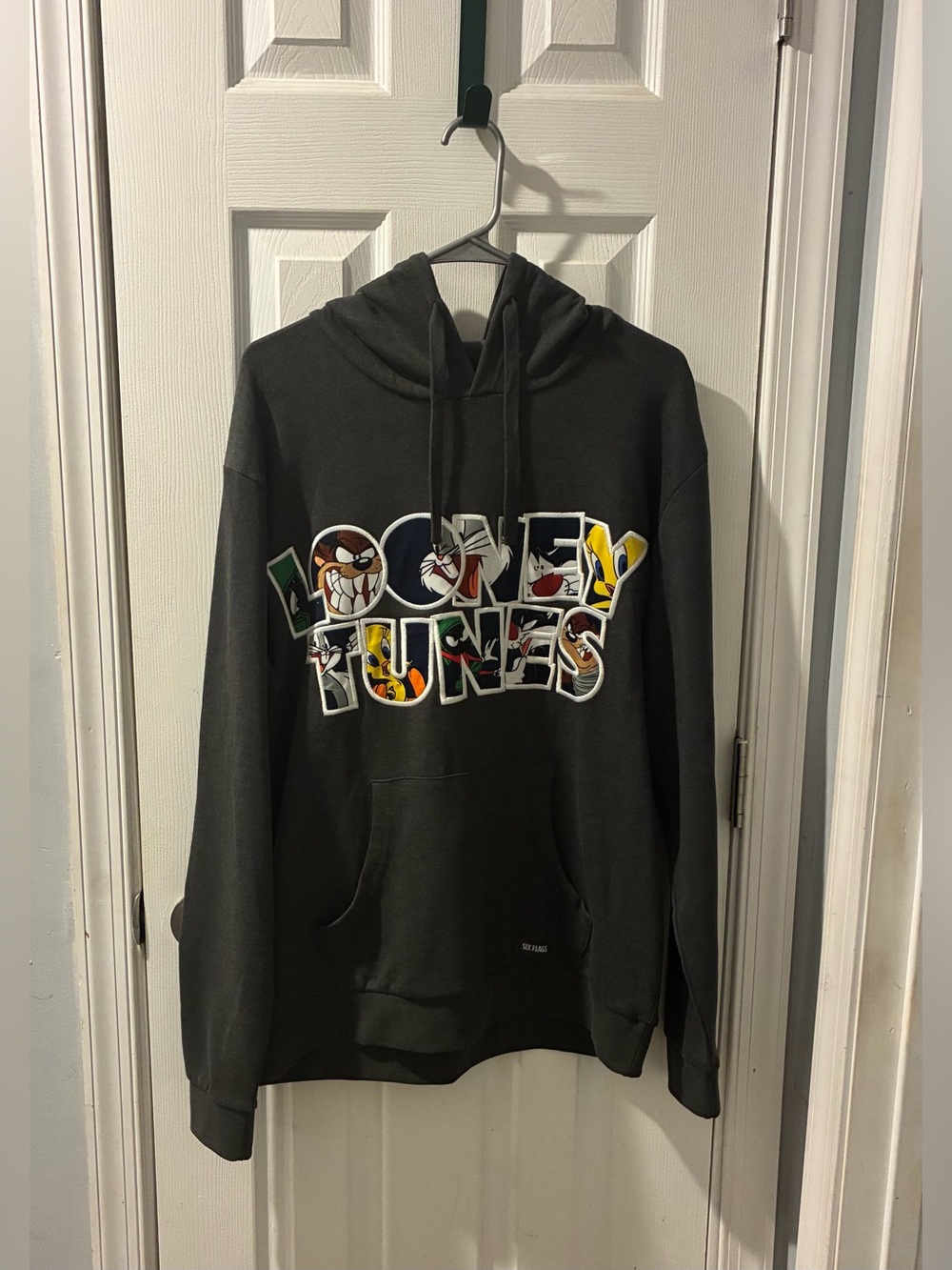 Six Flags Looney Tunes Men’s Hoodie. Clean & has Never Been Worn. Size L. $18.